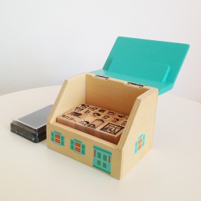 Casita de madera con sellos